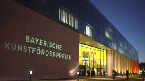 https://www.literaturportal-bayern.de/images/lpbawards/Bayerischer_Kunstfoerderpreis_k.jpg