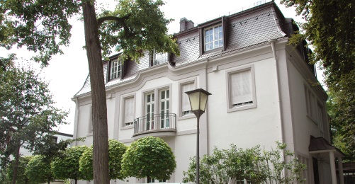 https://www.literaturportal-bayern.de/images/lpbblogs/autorblog/2020/gross/Villa_Hallgarten_500.jpg