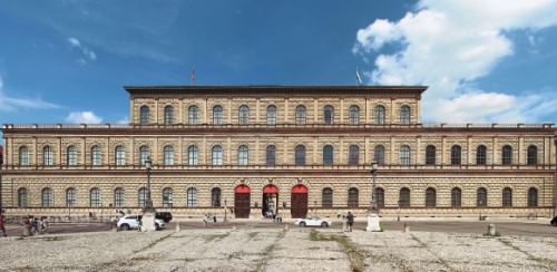 https://www.literaturportal-bayern.de/images/lpbblogs/autorblog/2021/klein/Mnchner_Residenz_2014-08-02_Pano_500.jpg