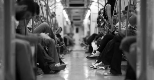 https://www.literaturportal-bayern.de/images/lpbblogs/autorblog/2021/klein/Vogel_UBahn_500.jpg