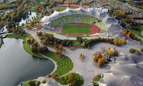 https://www.literaturportal-bayern.de/images/lpbblogs/autorblog/2024/klein/Olympiastadion_Muenchen_500.jpg#joomlaImage://local-images/lpbblogs/autorblog/2024/klein/Olympiastadion_Muenchen_500.jpg?width=500&height=300