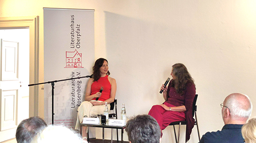 https://www.literaturportal-bayern.de/images/lpbblogs/heuser/LauraLichtblau_500.jpg