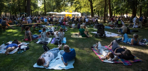 https://www.literaturportal-bayern.de/images/lpbblogs/instblog/2016/klein/Hauptpodium_500.jpg