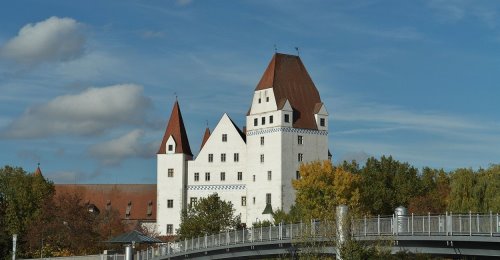 https://www.literaturportal-bayern.de/images/lpbblogs/instblog/2021/ingolstadt-schloss_500.jpg