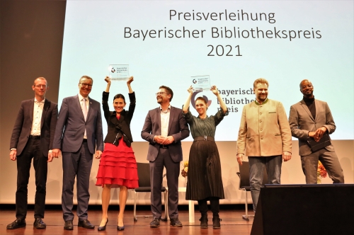 https://www.literaturportal-bayern.de/images/lpbblogs/instblog/2021/klein/Preisverleihung_Bayerischer_Bibliothekspreis500.jpg