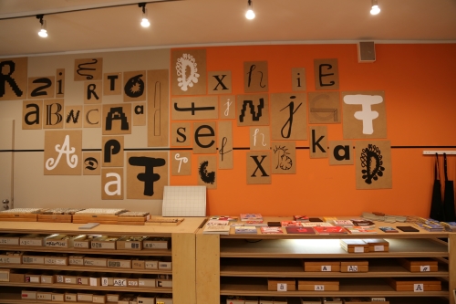 https://www.literaturportal-bayern.de/images/lpbblogs/instblog/2021/klein/mbsj_werkstatt1_c_muenchner_buecherschau_junior500.jpg