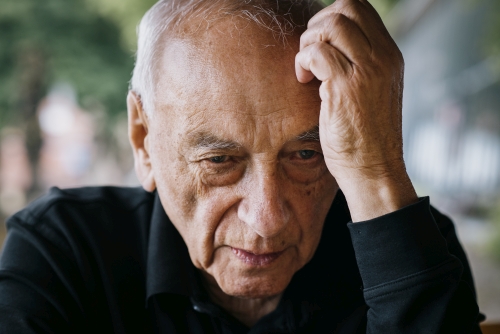 https://www.literaturportal-bayern.de/images/lpbblogs/instblog/2022/klein/Eugen_Gomringer_Jacobia_Dahm500.jpg