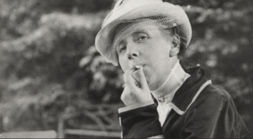 https://www.literaturportal-bayern.de/images/lpbblogs/instblog/2025/klein/AnnetteKolbGes_500.jpg
