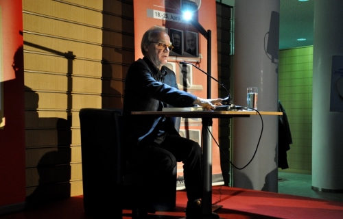 https://www.literaturportal-bayern.de/images/lpbblogs/redaktion/2015/klein/Michael_Koehlmeier_Weidener_Literaturtage_2015_1_500.jpg