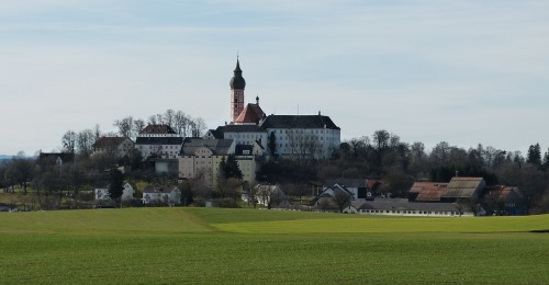 https://www.literaturportal-bayern.de/images/lpbblogs/redaktion/2022/klein/monastery-andechs_500.jpg