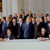 images/lpbblogs/startpage/Nixon_and_Brezhnev_sign_ABM_treaty_and_SALT_agreement_170.jpg
