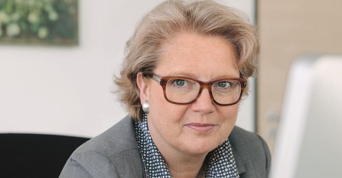 https://www.literaturportal-bayern.de/images/lpbinstitutions/2016/klein/Portrait_Caroline_Sieveking_500.jpg