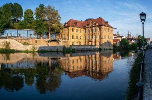 https://www.literaturportal-bayern.de/images/lpbinstitutions/Villa_Concordia_2022_Foto_JuergenSchabel_500.jpg#joomlaImage://local-images/lpbinstitutions/Villa_Concordia_2022_Foto_JuergenSchabel_500.jpg?width=500&height=331