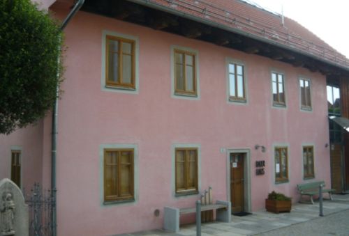 https://www.literaturportal-bayern.de/images/lpbinstitutions/_big/baderhaus_aussen_500.jpg