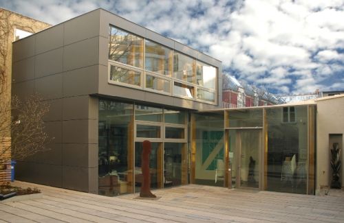 https://www.literaturportal-bayern.de/images/lpbinstitutions/_big/lyrikk_aussen_500.jpg#joomlaImage://local-images/lpbinstitutions/_big/lyrikk_aussen_500.jpg?width=500&height=325