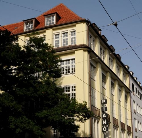 https://www.literaturportal-bayern.de/images/lpbinstitutions/_big/tolstbib_aussen_500.jpg#joomlaImage://local-images/lpbinstitutions/_big/tolstbib_aussen_500.jpg?width=500&height=484