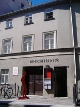 https://www.literaturportal-bayern.de/images/lpbinstitutions/brechthaus_frontulf_164.jpg