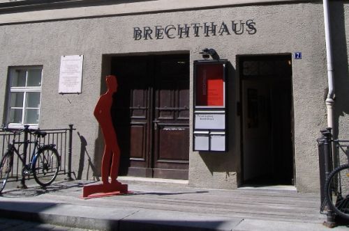 https://www.literaturportal-bayern.de/images/lpbinstitutions/brechthaus_frontulf_500.jpg