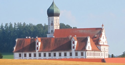 https://www.literaturportal-bayern.de/images/lpbinstitutions/schloss_auen_klein.jpg