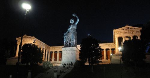 https://www.literaturportal-bayern.de/images/lpbplaces/2017/klein/Bavaria_und_Ruhmeshalle_Mnchen_Schwanthalerhhe_Theresienwiese_2_500.jpg