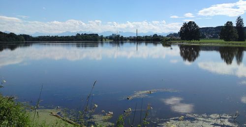 https://www.literaturportal-bayern.de/images/lpbplaces/2020/klein/Bachtelsee_500.jpg