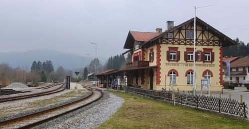 https://www.literaturportal-bayern.de/images/lpbplaces/2021/klein/Bahnhof_Gmund_500.jpg