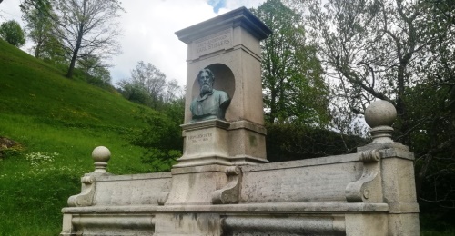 https://www.literaturportal-bayern.de/images/lpbplaces/2021/klein/Stielerdenkmal_500.jpg