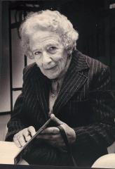 https://www.literaturportal-bayern.de/images/lpbplaces/2021/klein/Weil_Grete_GWF1_inaltenJahren_29101980_klein.jpg