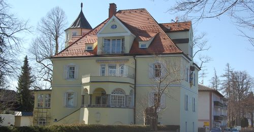 https://www.literaturportal-bayern.de/images/lpbplaces/2022/klein/Abb_05_Seeshaupt_Villa_Ebers_Abb_500.jpg