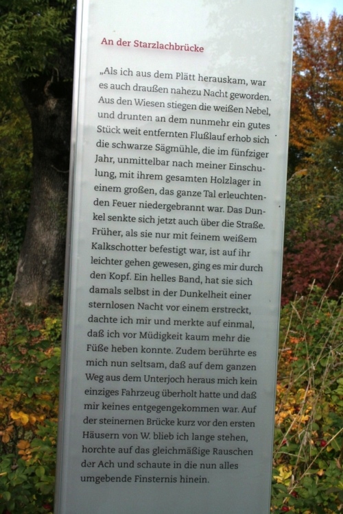 https://www.literaturportal-bayern.de/images/lpbplaces/2022/klein/Sebald_Weg_Stele_6_An_der_Starzlachbrcke_Nahansicht_Mair_500.jpg
