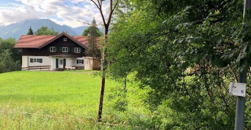 https://www.literaturportal-bayern.de/images/lpbplaces/2024/klein/oberstdorf_Tafel19_500.jpg#joomlaImage://local-images/lpbplaces/2024/klein/oberstdorf_Tafel19_500.jpg?width=500&height=260