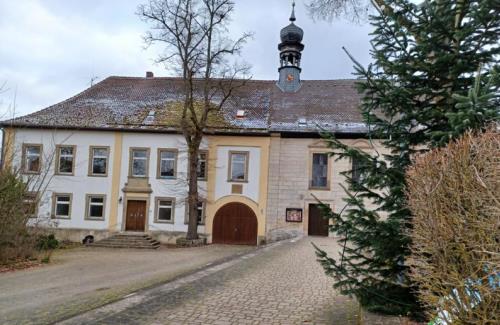 https://www.literaturportal-bayern.de/images/lpbplaces/2025/klein/K800_St._5_Schloss_und_Schlosskirche_in_Dankenfeld_500.jpg#joomlaImage://local-images/lpbplaces/2025/klein/K800_St._5_Schloss_und_Schlosskirche_in_Dankenfeld_500.jpg?width=500&height=325