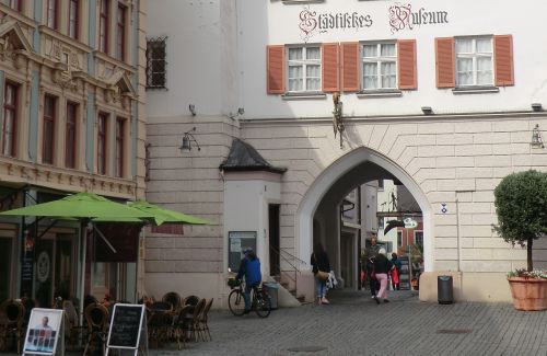 https://www.literaturportal-bayern.de/images/lpbplaces/Rosenheim_Pixabay_500.jpg#joomlaImage://local-images/lpbplaces/Rosenheim_Pixabay_500.jpg?width=500&height=325