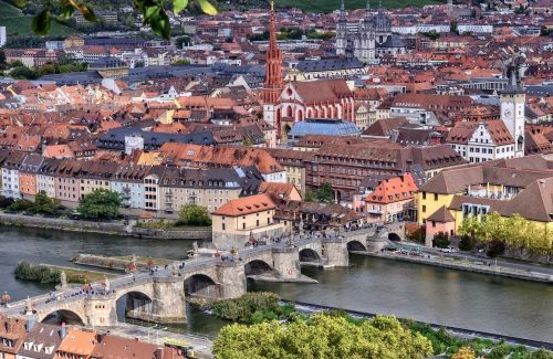 https://www.literaturportal-bayern.de/images/lpbplaces/Wuerzburg_Pixabay_500.jpg#joomlaImage://local-images/lpbplaces/Wuerzburg_Pixabay_500.jpg?width=500&height=325