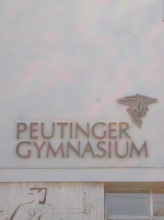 https://www.literaturportal-bayern.de/images/lpbplaces/augsb_peutingergym_164.jpg