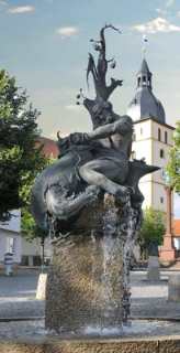 https://www.literaturportal-bayern.de/images/lpbplaces/mitterteich_sagenbrunnen_164.jpg