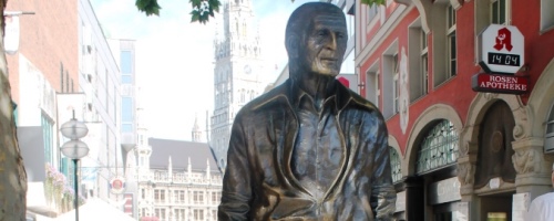 https://www.literaturportal-bayern.de/images/lpbplaces/sommer_statue_500.jpg
