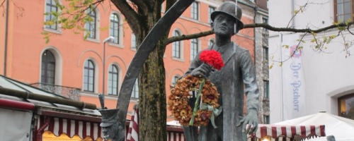 https://www.literaturportal-bayern.de/images/lpbplaces/sommer_valentinbrunnen_500.jpg