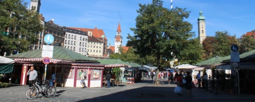 https://www.literaturportal-bayern.de/images/lpbplaces/sommer_viktualienmarkt_500.jpg