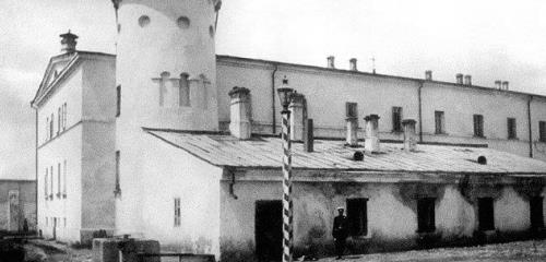 https://www.literaturportal-bayern.de/images/lpbthemes/2014/klein/amazone_Moscow_Butyrka_Prison_1890s_240.jpg