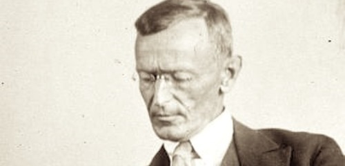 https://www.literaturportal-bayern.de/images/lpbthemes/2018/klein/Hermann_Hesse_1927_Photo_Gret_Widmann_500.jpg