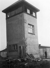 https://www.literaturportal-bayern.de/images/lpbthemes/startpage/kz_Dachau_wachtower_b_1945-04_start.jpg