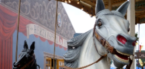 https://www.literaturportal-bayern.de/images/lpbthemes/wiesn_karussell_mon.jpg